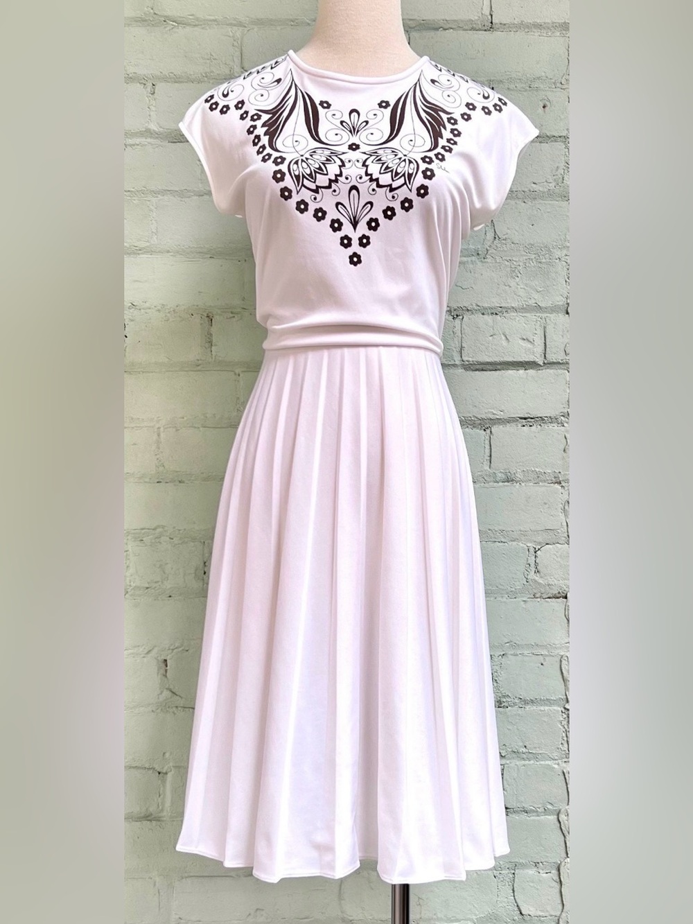 Vintage 70s White Sleeveless Midi Dress